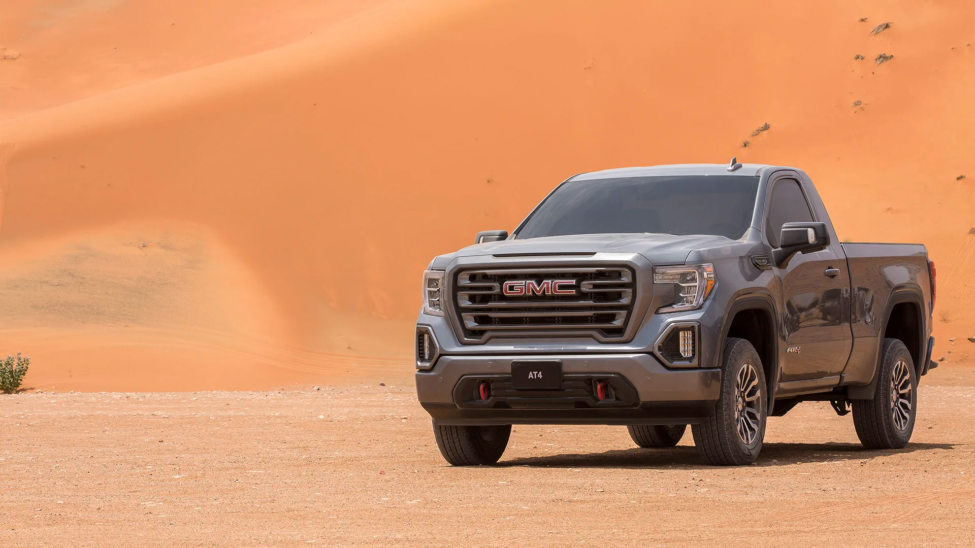 GMC — photograph 2 by Mario Haddad